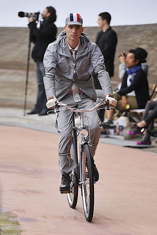 Moncler Gamme Bleu / - 2011